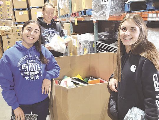 ACHS students volunteer at Open Door Missions