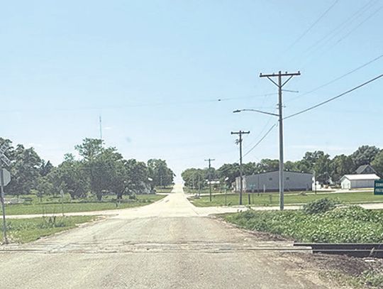 Council seeks lights at railroad crossing
