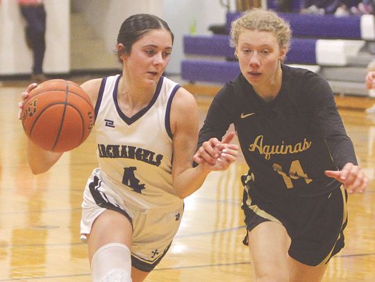 Kessler hits game-winner as Defenders top Aquinas 43-42