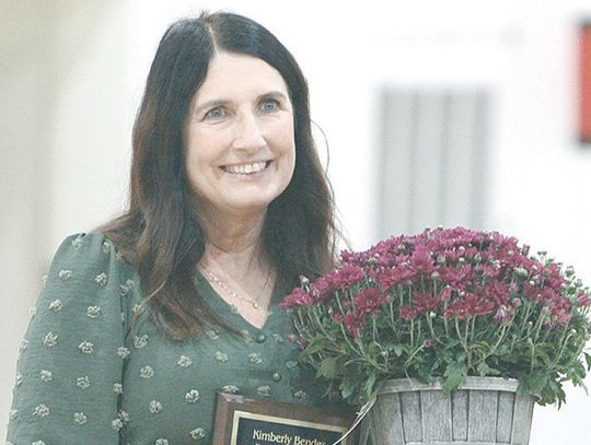 Kim Bender named librarian of year