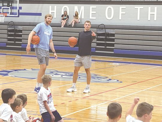 Traudt, Jacobsen hoop it up in Lindsay