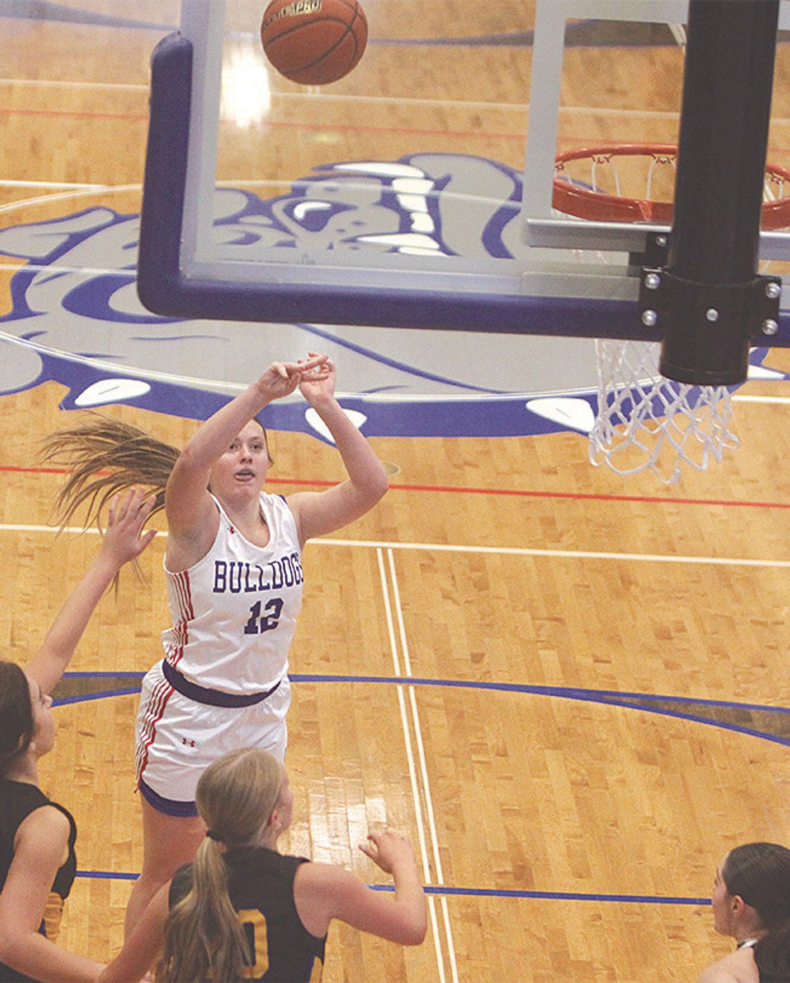 Bulldogs whip Huskies