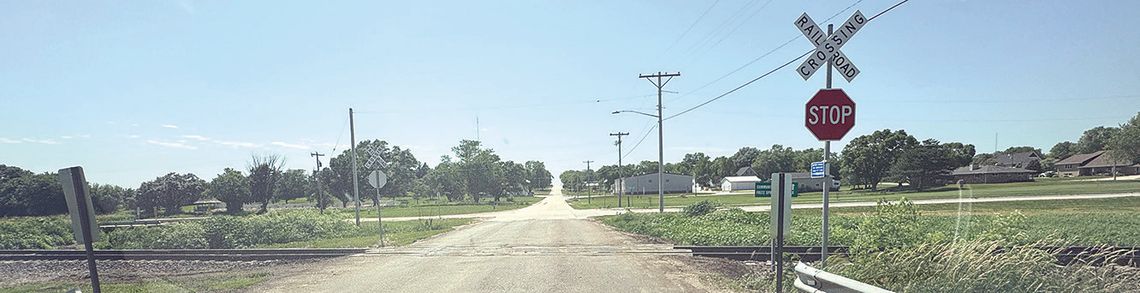 Council seeks lights at railroad crossing