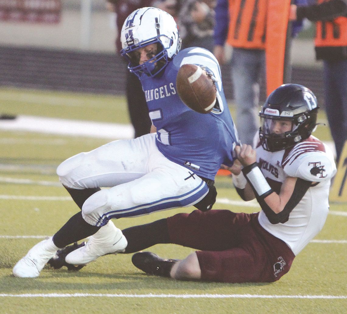 Defenders shut down Twin Loup 38-0 to advance