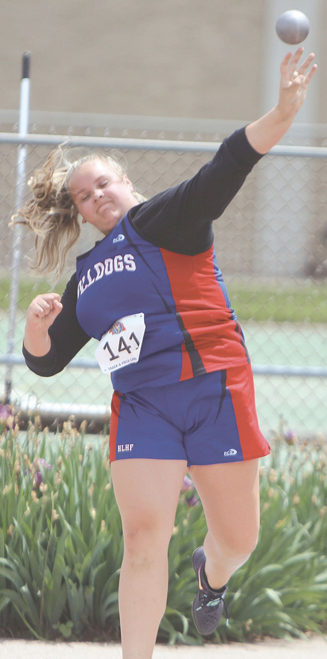 Vering's shot put toss earns 8th place medal
